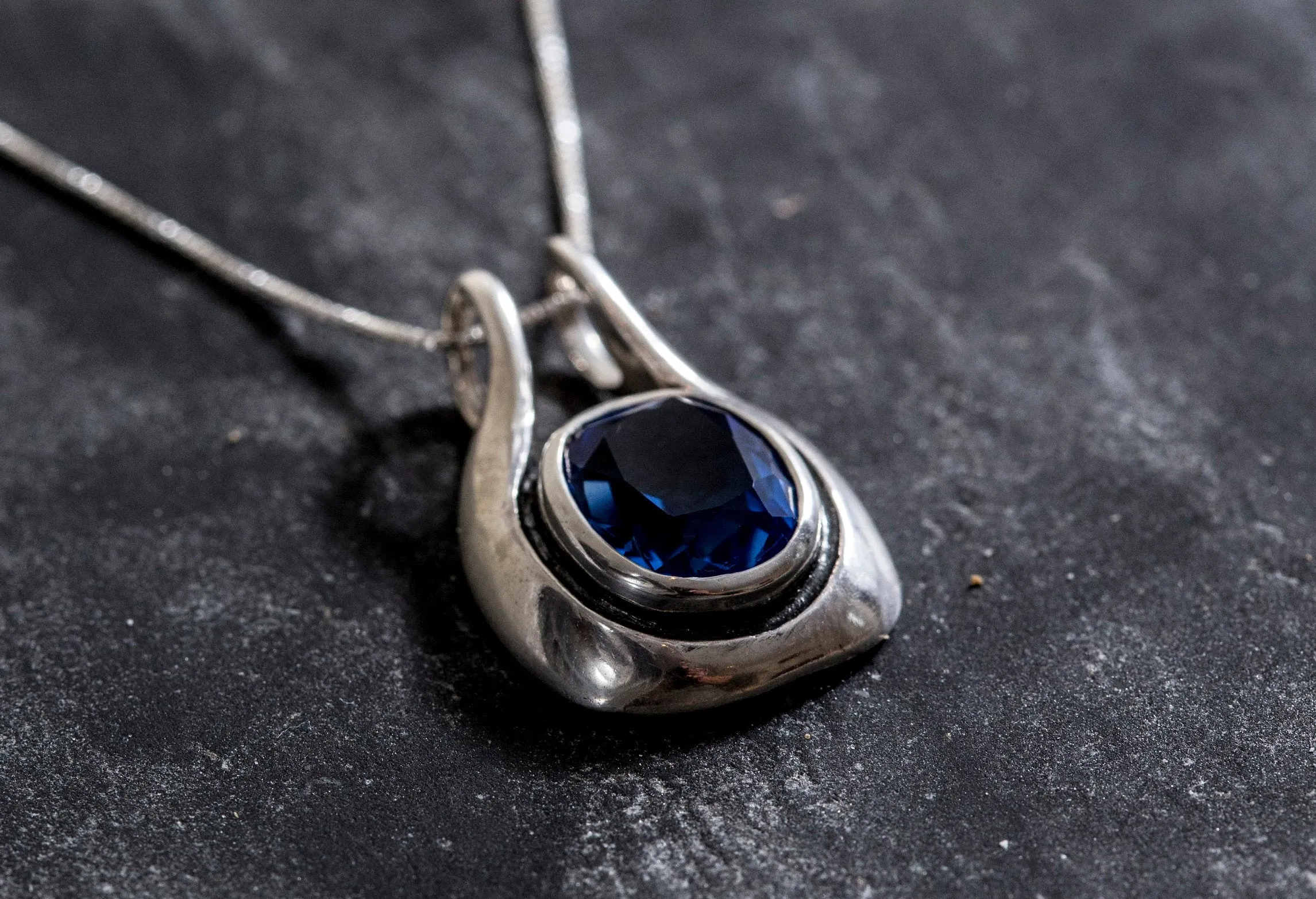 Blue Sapphire Pendant - Vintage Sapphire Necklace - Satatement Sapphire Necklace