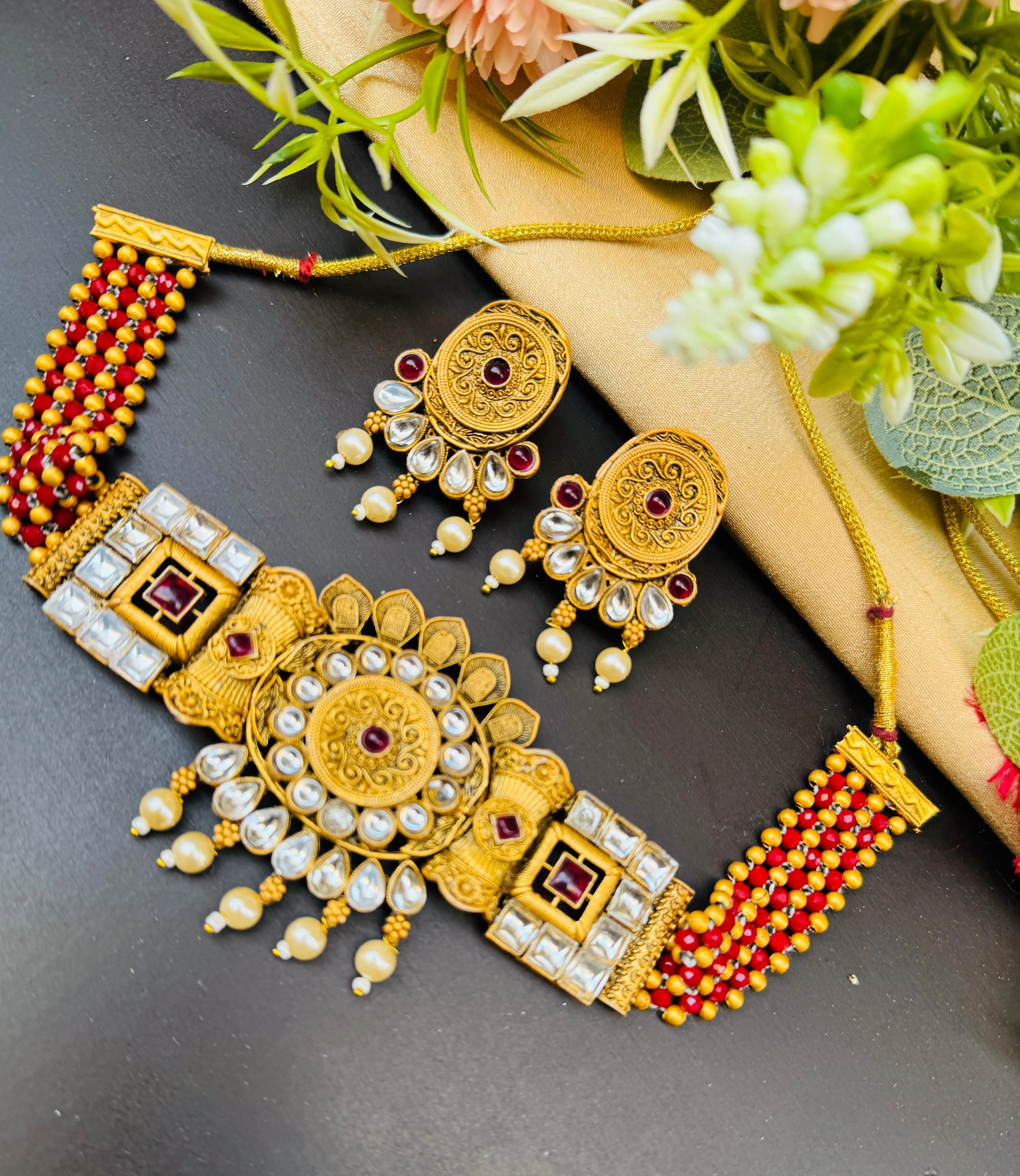 Elegant Antique Gold Plated Choker Necklace Set – Timeless Beauty