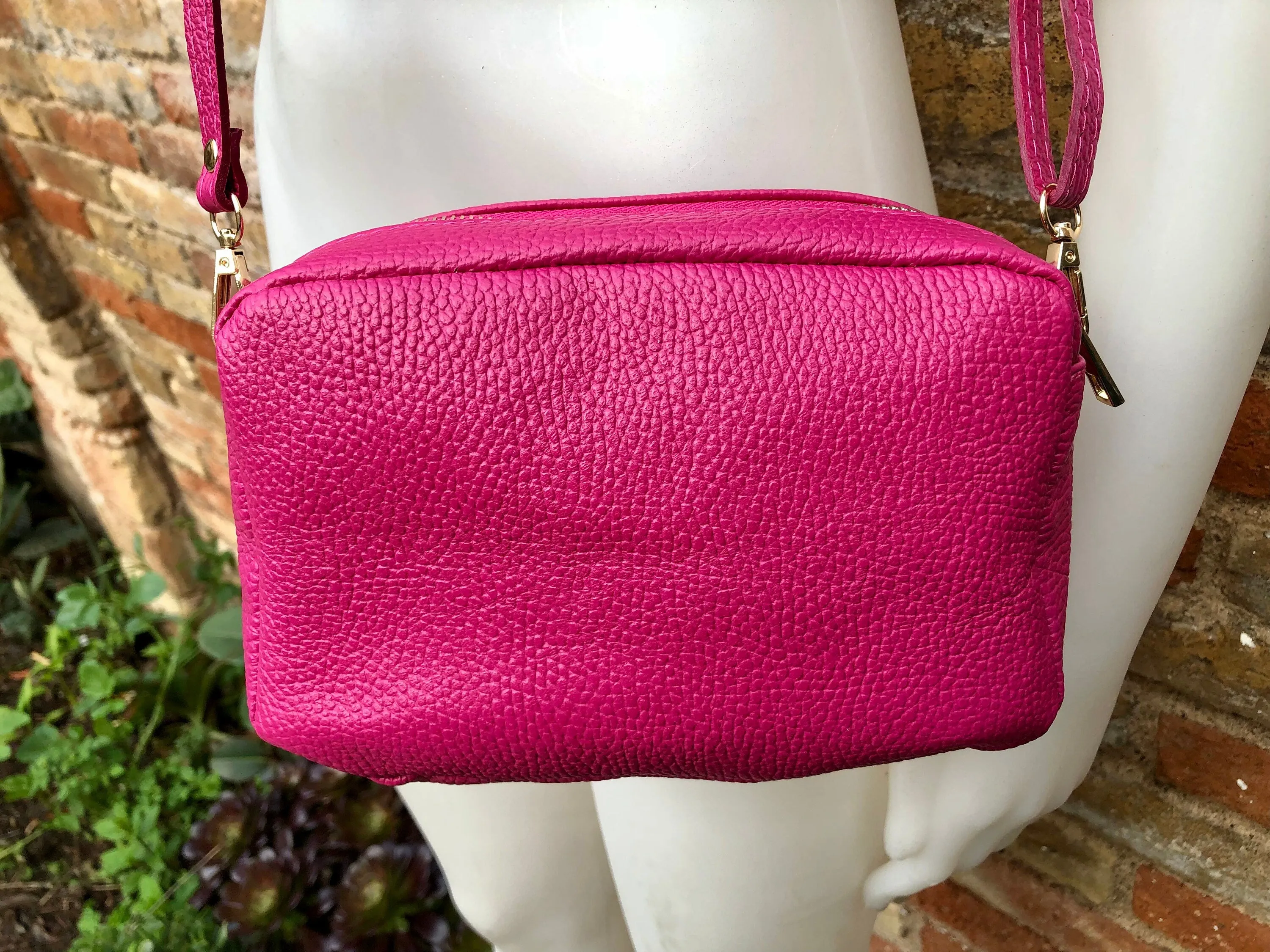 Small leather bag in fuchsia pink. Cross body bag, shoulder bag in GENUINE leather. Hot pink purse. Adjustable strap   zippers. Gold accents